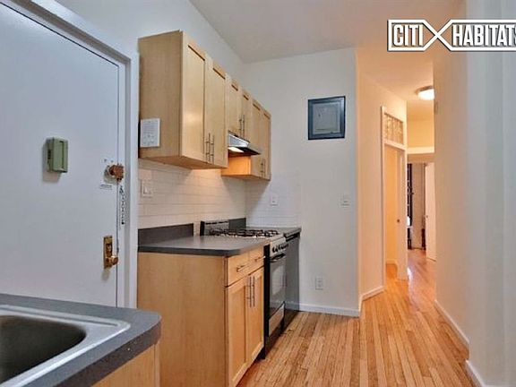 3rd image of 124 Macdougal St APT 4
