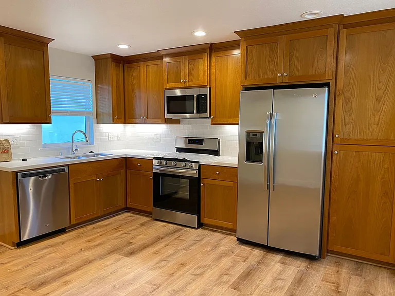 606B West St — Photo 1
