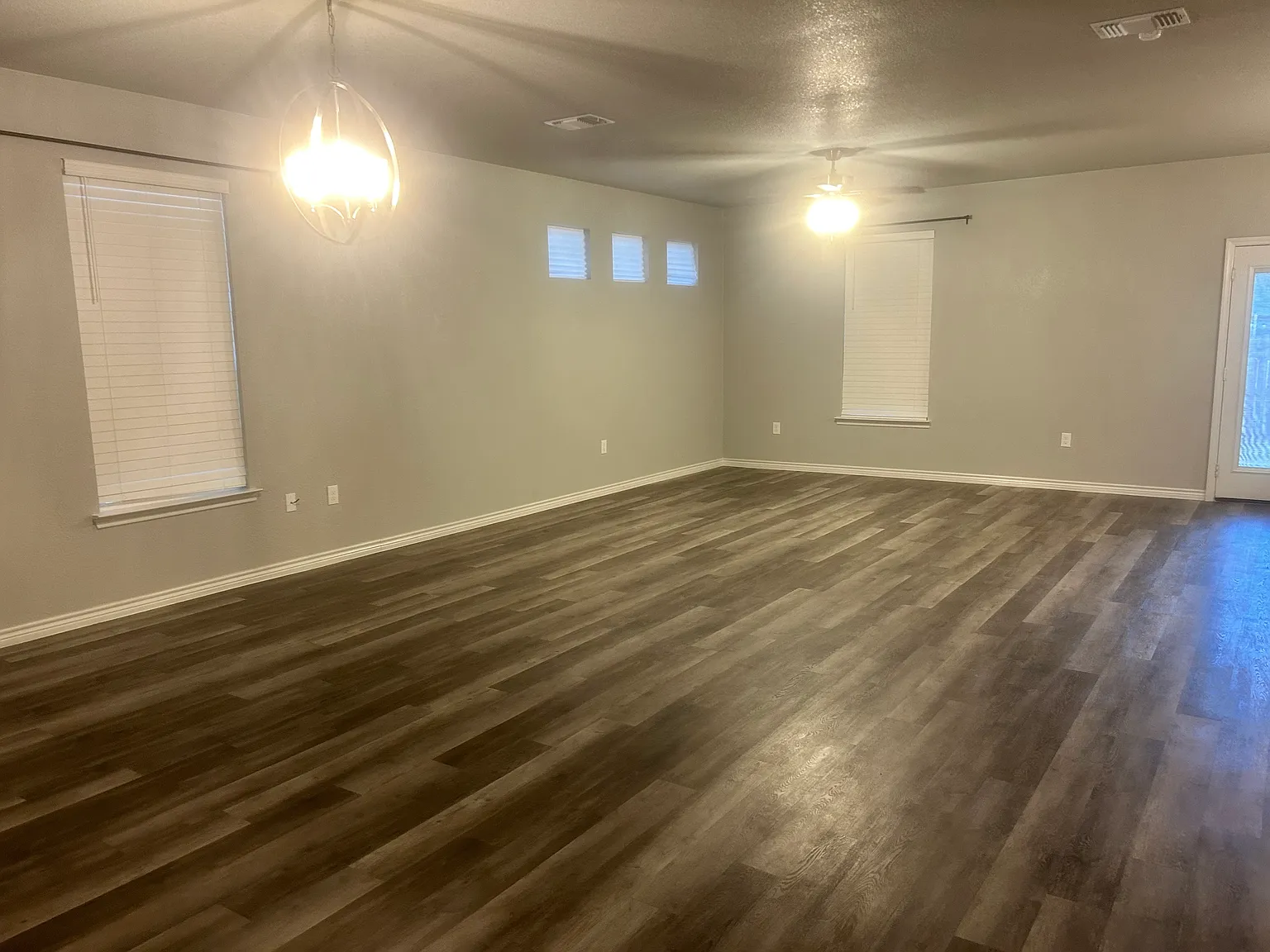 4 bed, 2028 sqft, $2,195 — Photo 4