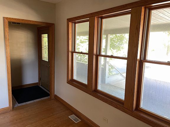 4th image of 815 Bartlett Ter #1