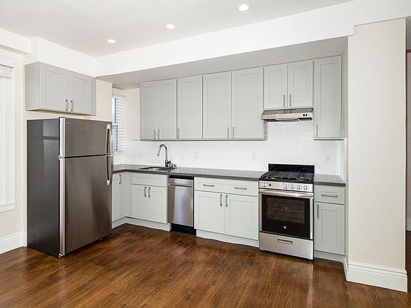 3rd image of 2363 Van Ness Ave APT 204