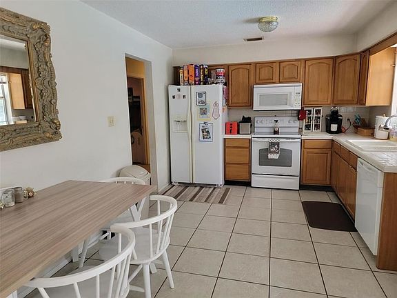 2nd image of 2962 Delrose Dr N