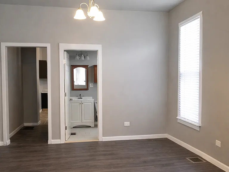 5327 S Princeton Ave #1 — Photo 2