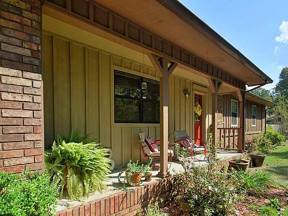 4th image of 297 Country Oaks Ln