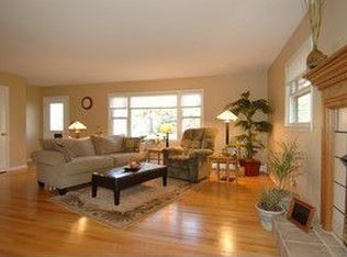 815 Greenwood Ave, Carpentersville, IL 60110