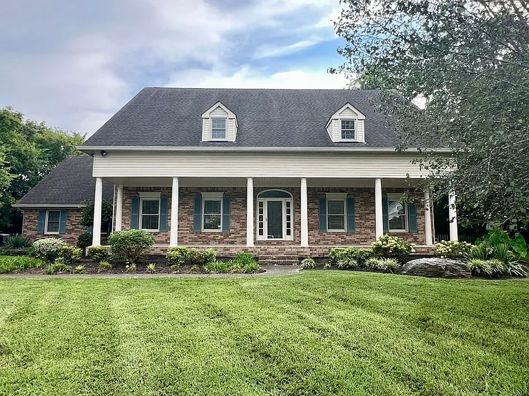 1302 Honeywood Pl — Photo 3