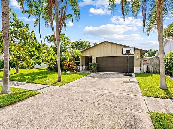 3rd image of 350 SW 32nd Avenue