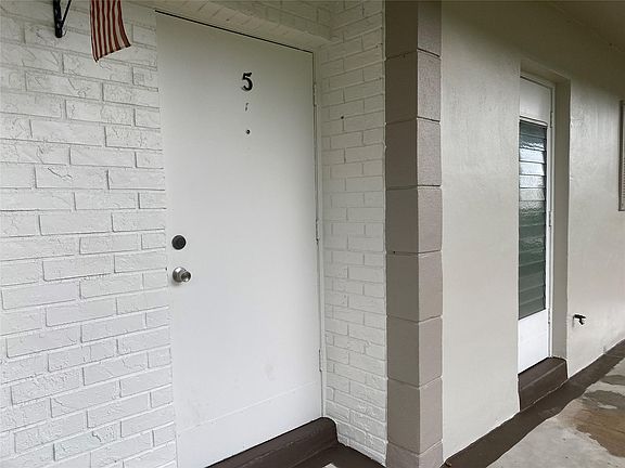 4th image of 430 SE 2nd Avenue #5