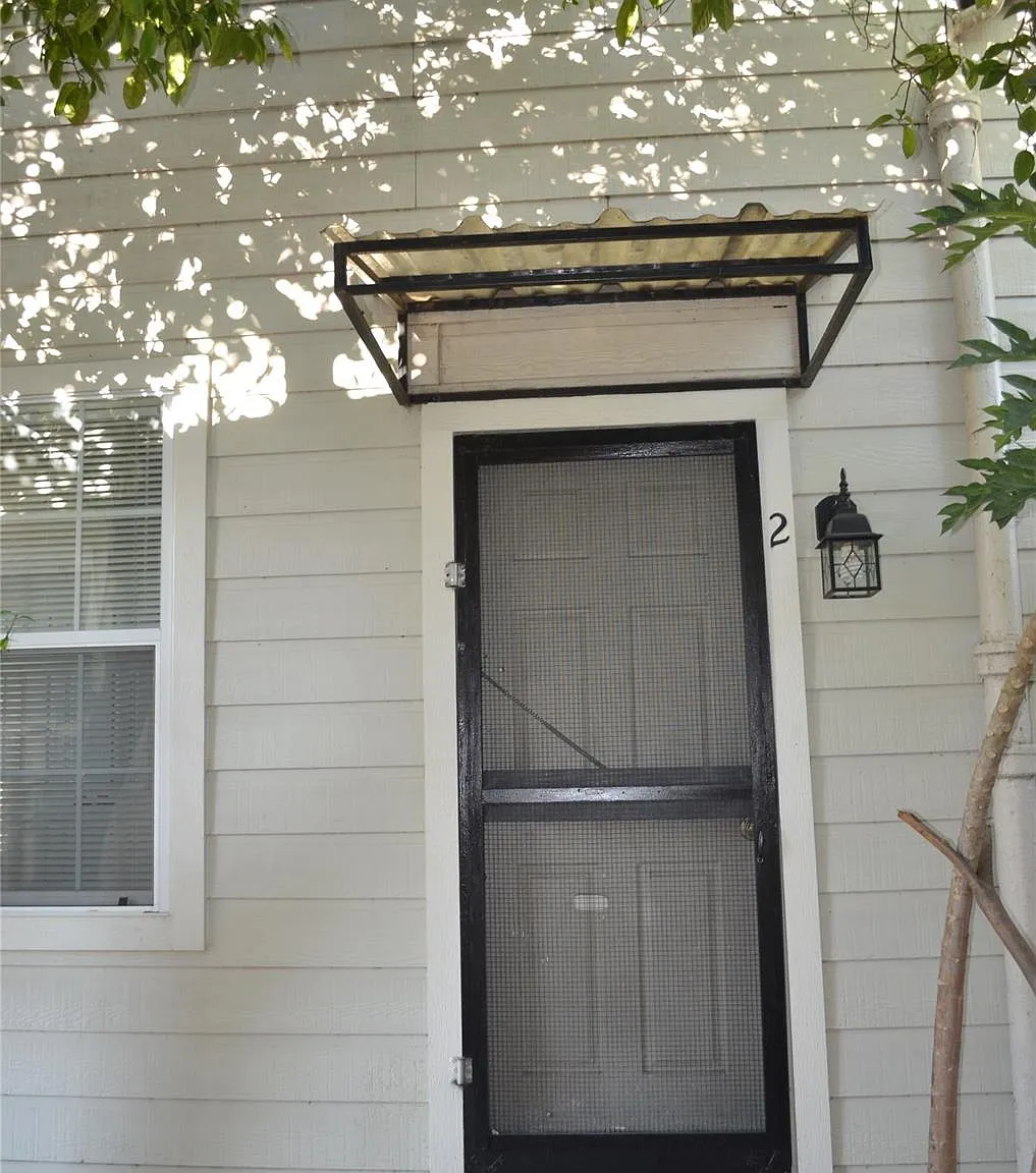 2502 Saltus St — Photo 4