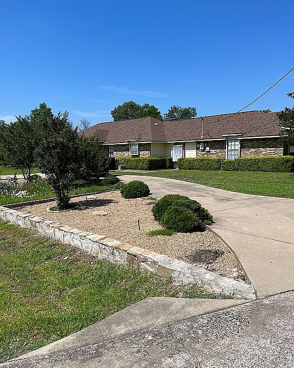 1st image of 121 Hollie Dr