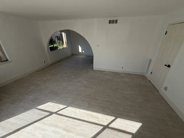 3 bed, 1054 sqft, $4,000 — Photo 2