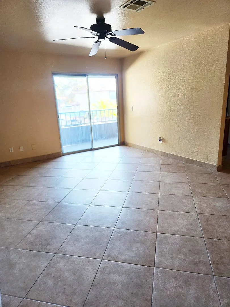 Welcome to this second floor condo in a gated community! — Photo 4
