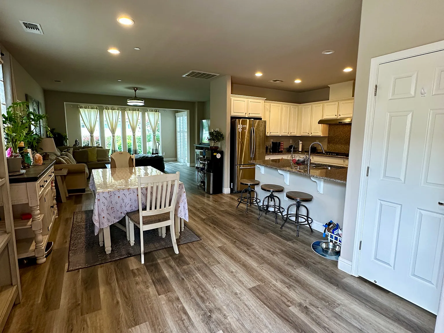 2 bed, 1474 sqft, $3,000 — Photo 4