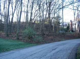 135 Herbst Rd, Coraopolis, PA 15108