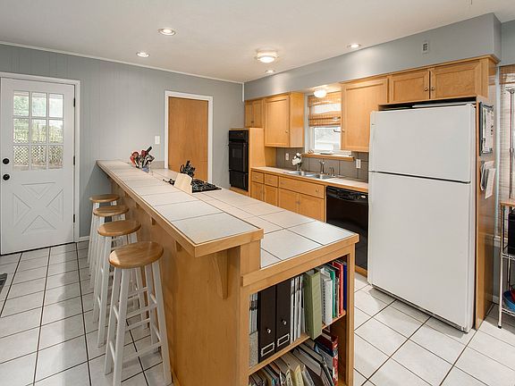 5th image of 9940 Parkford Dr