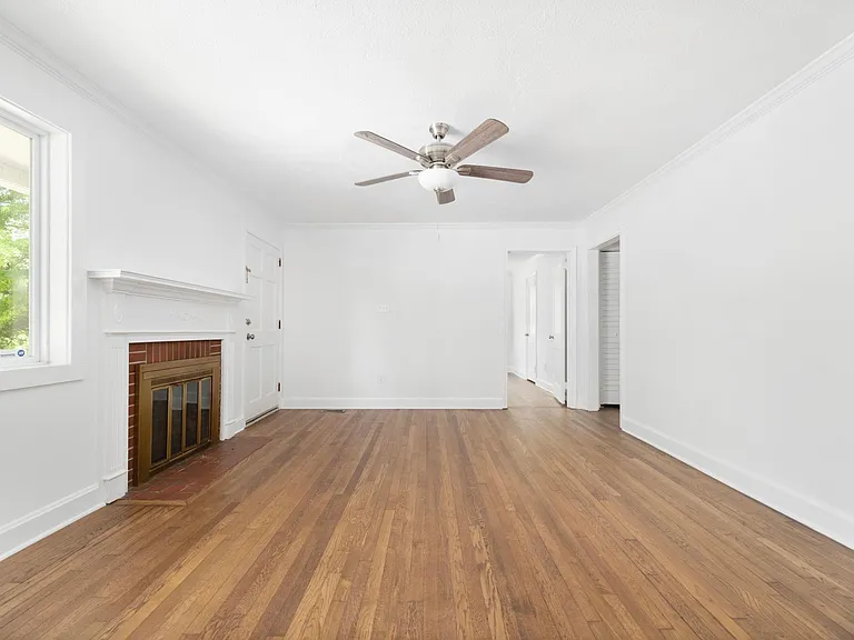 441 W Springs St — Photo 4