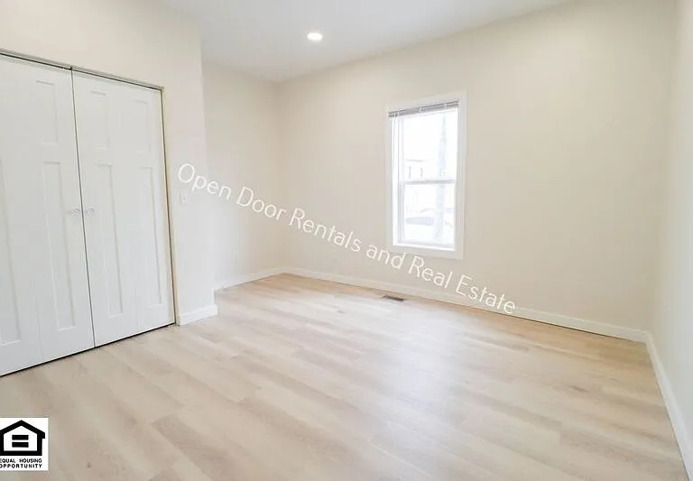 417 W 4th St #100 — Photo 11