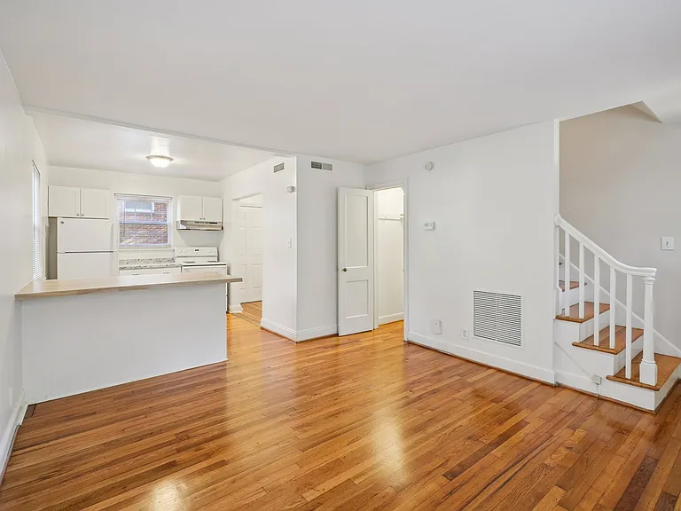 Trinity Park Apartments — Photo 4
