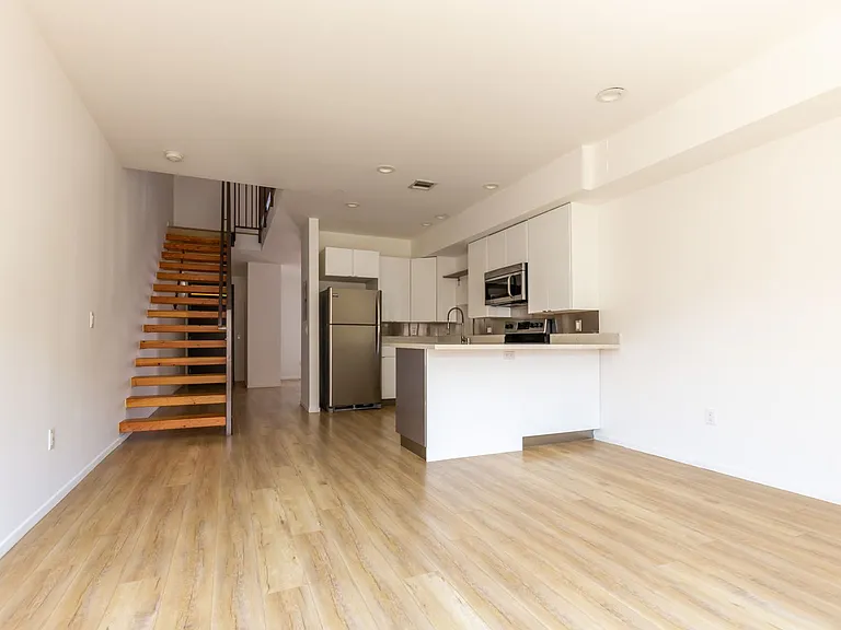 Echo Designer Loft Apartments — Photo 29