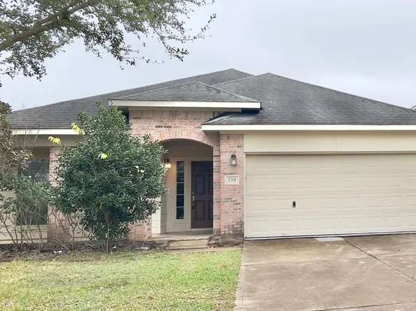 719 Pickett Hill Ln, Rosenberg, TX 77469