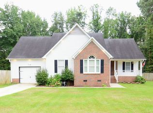 135 Windsor Ln, Raeford, NC 28376