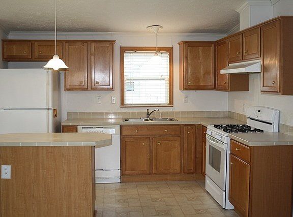 3rd image of 636 Bluebird Cir #B
