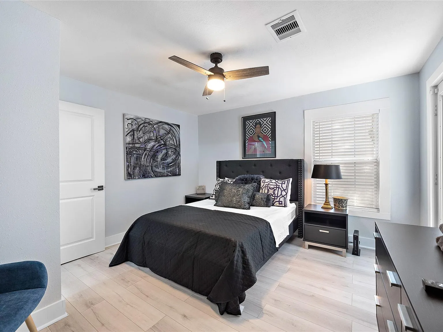 3 bed, 2.5 bath, 1216 sqft, $2,200 — Photo 3