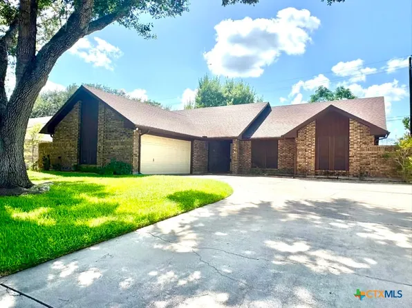 304 Windy Way Dr, Victoria, TX 77904