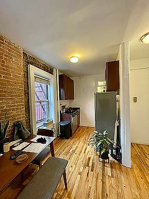 4th image of 143 Waverly Pl APT 4R