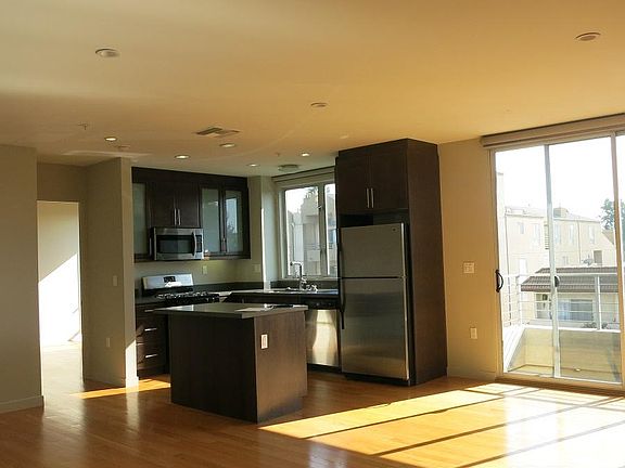 3rd image of 1842 Purdue Ave APT 201