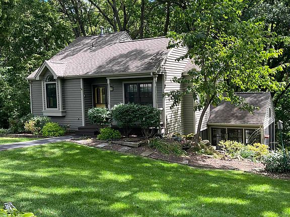 3rd image of 58 Oak Glen Dr