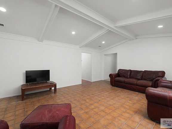 5th image of 1609 Plantation Dr