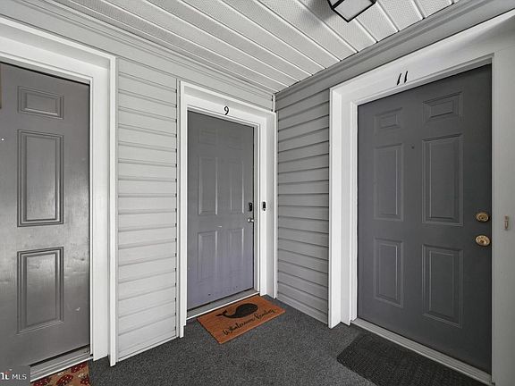 4th image of 2610 Camelback Ln #919
