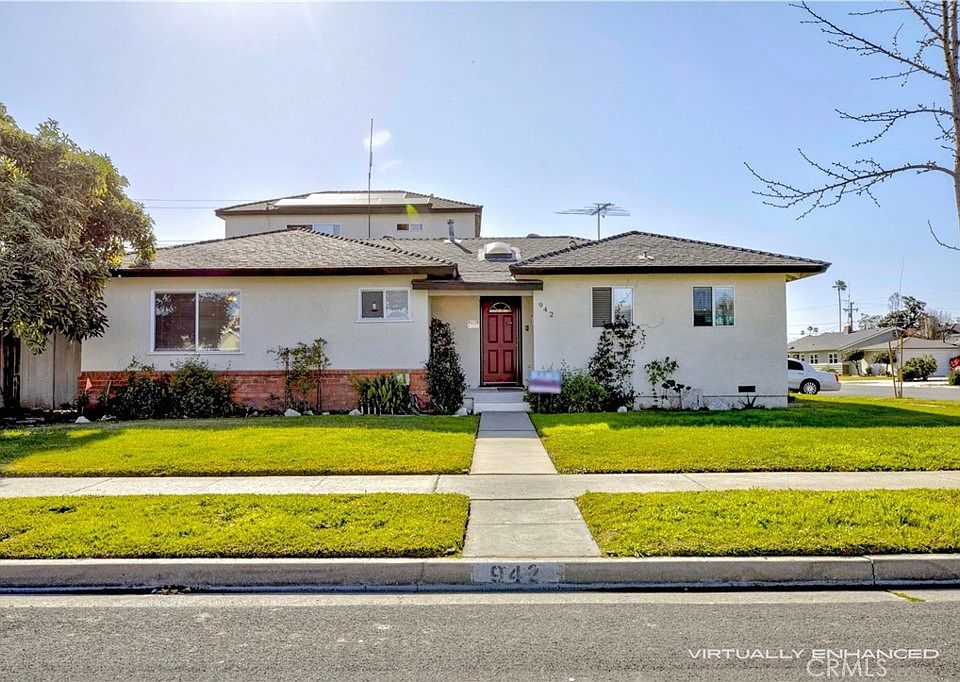 1st image of 942 Oleander St