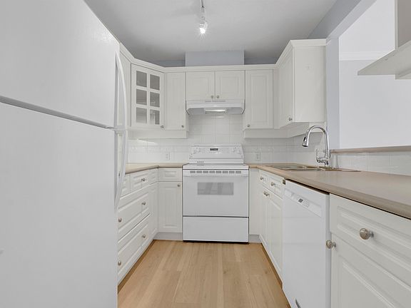 2nd image of 20448 Park Ave #315