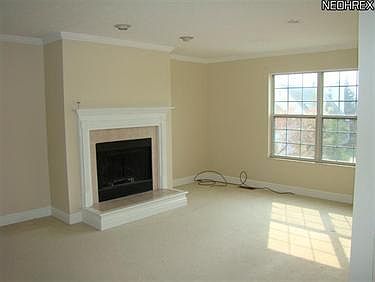 4th image of 927 Bristol Ln