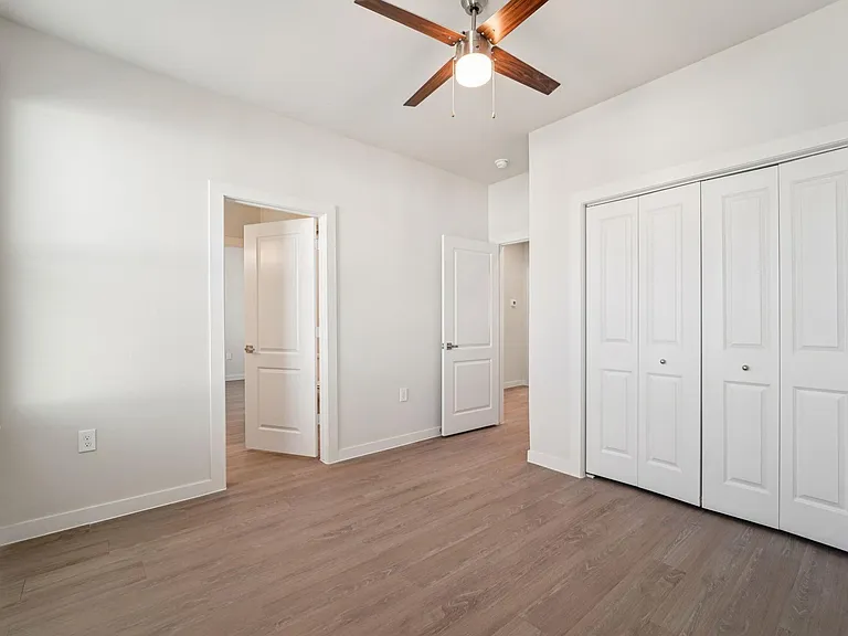 22021 Lesley Grv — Photo 15