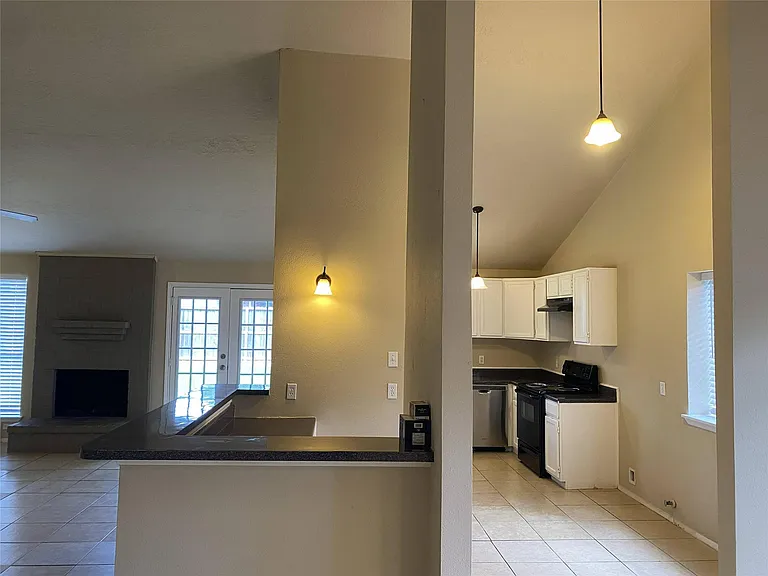 623 Old Colony Dr — Photo 5