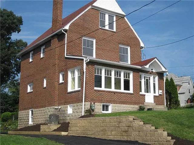 404 2nd St photo 1