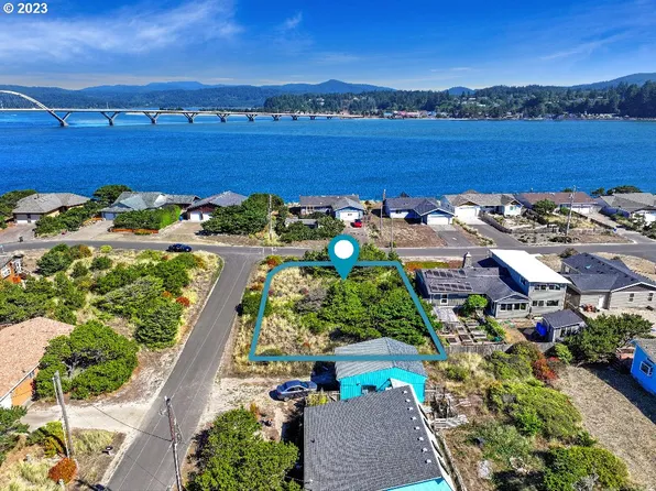 1901 NW Beachview Dr, Waldport, OR 97394