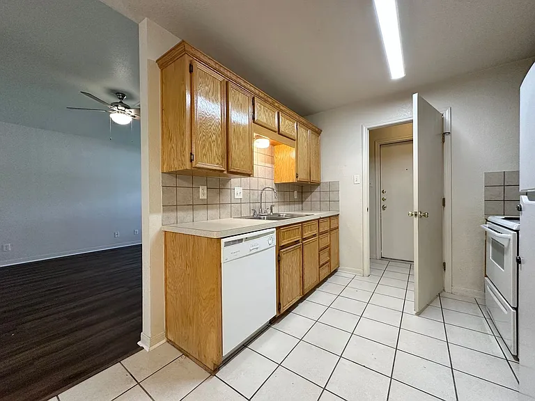 4311 Thunder Creek — Photo 11