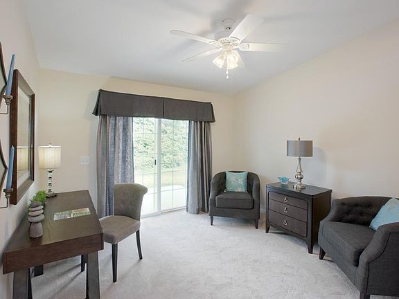 Flexible den great for an office, sitting room, play room, f