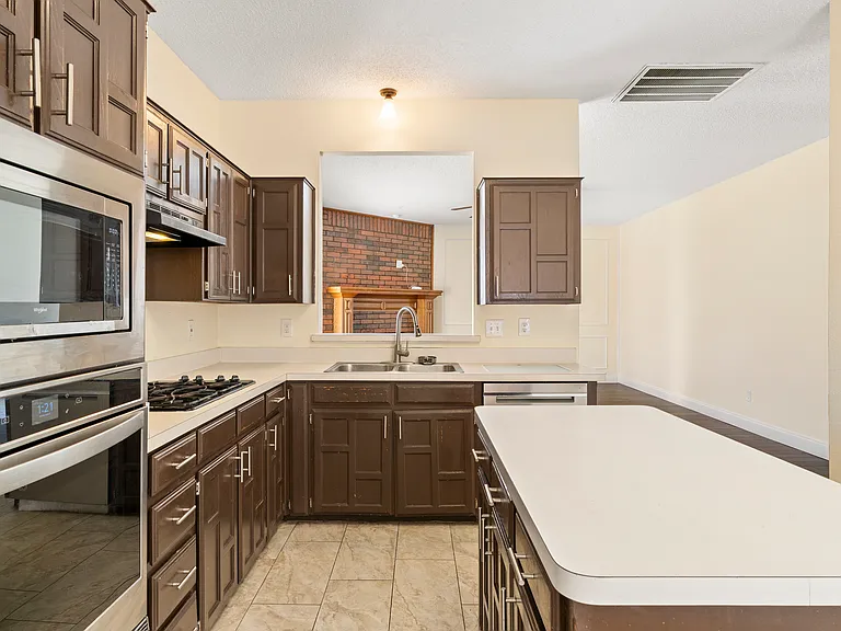 2522 Primrose Ln — Photo 8