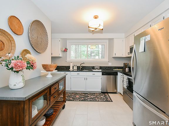 4th image of 151 Old Farms Road #151
