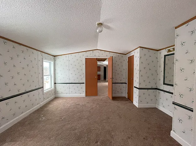 15 Suzanne Way — Photo 2