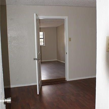 5th image of 319 Valley Park Dr