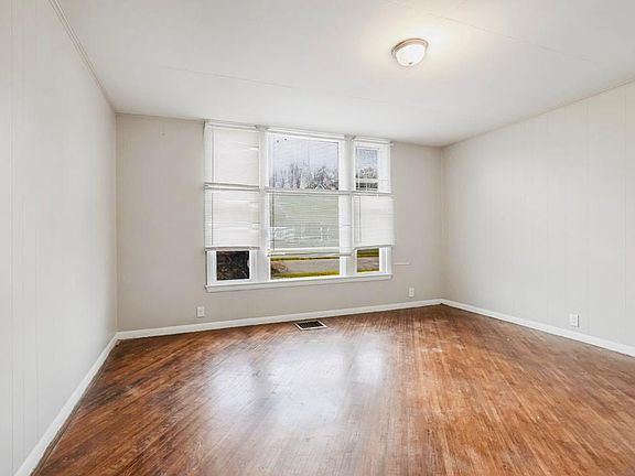 5th image of 1747 E Oak St #2