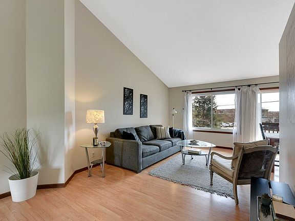 3rd image of 804 Seal St