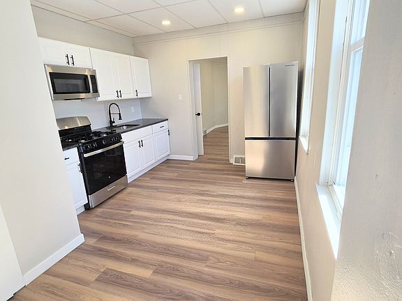 4th image of 2101 Wharton St #1
