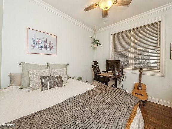 5th image of 2733 N Southport Ave #2
